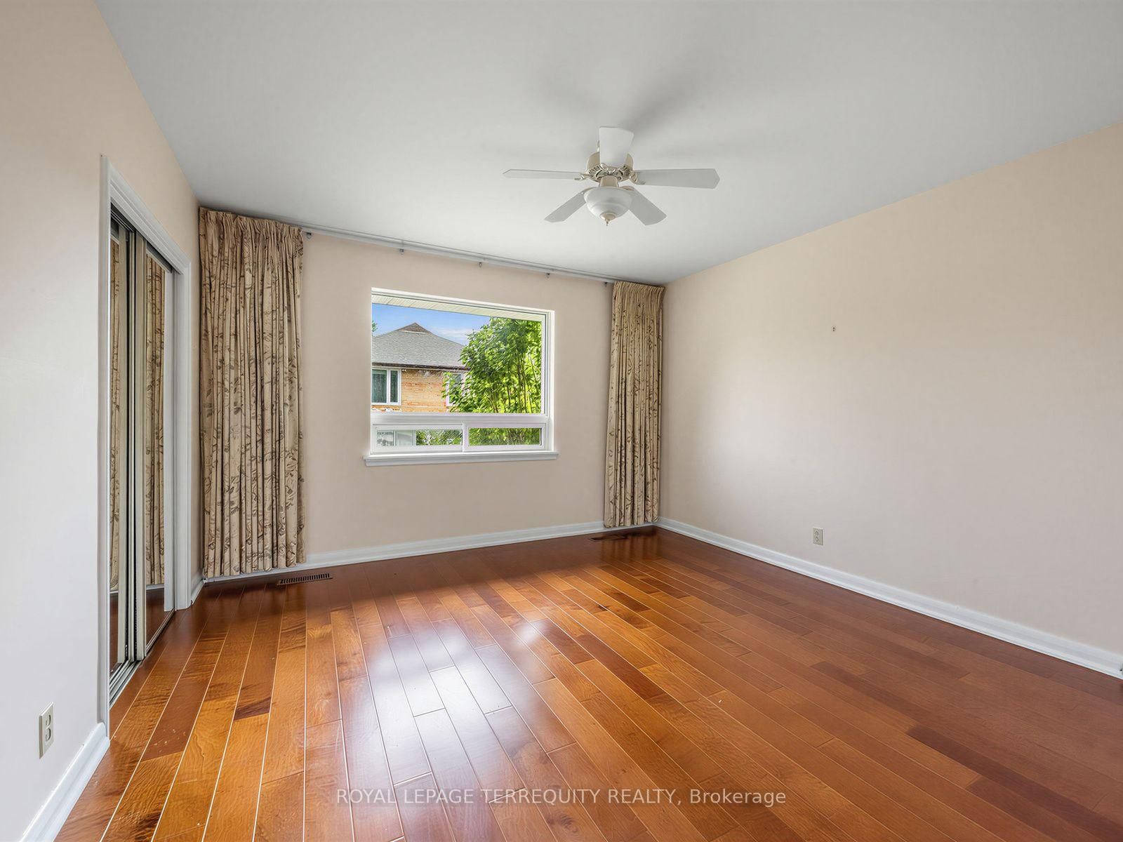 359 Renforth Drive • Toronto, ON photo 15