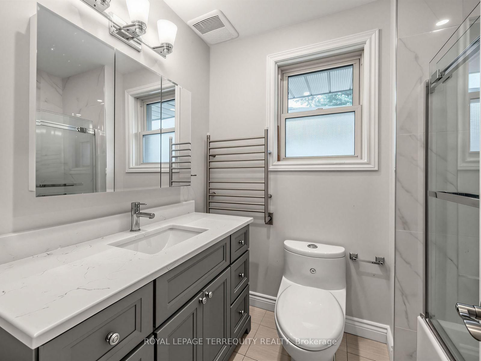 359 Renforth Drive • Toronto, ON photo 21