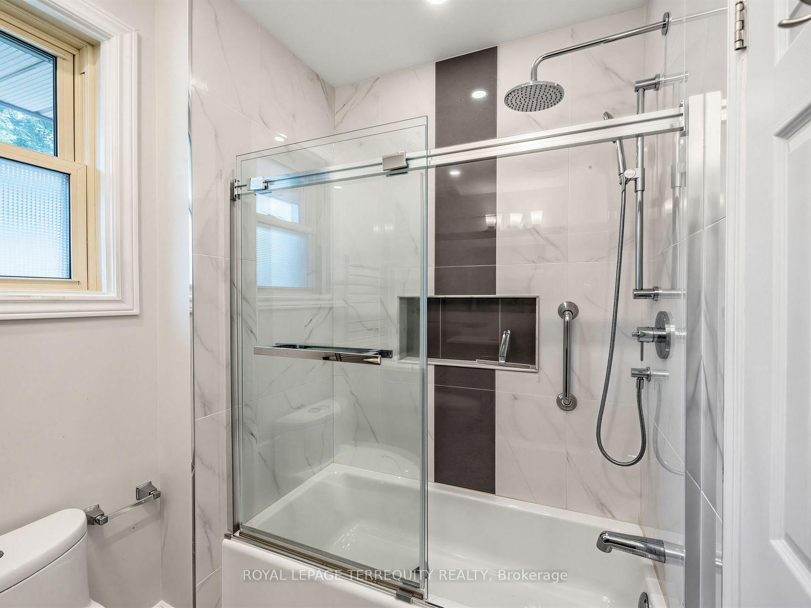 359 Renforth Drive • Toronto, ON photo 22