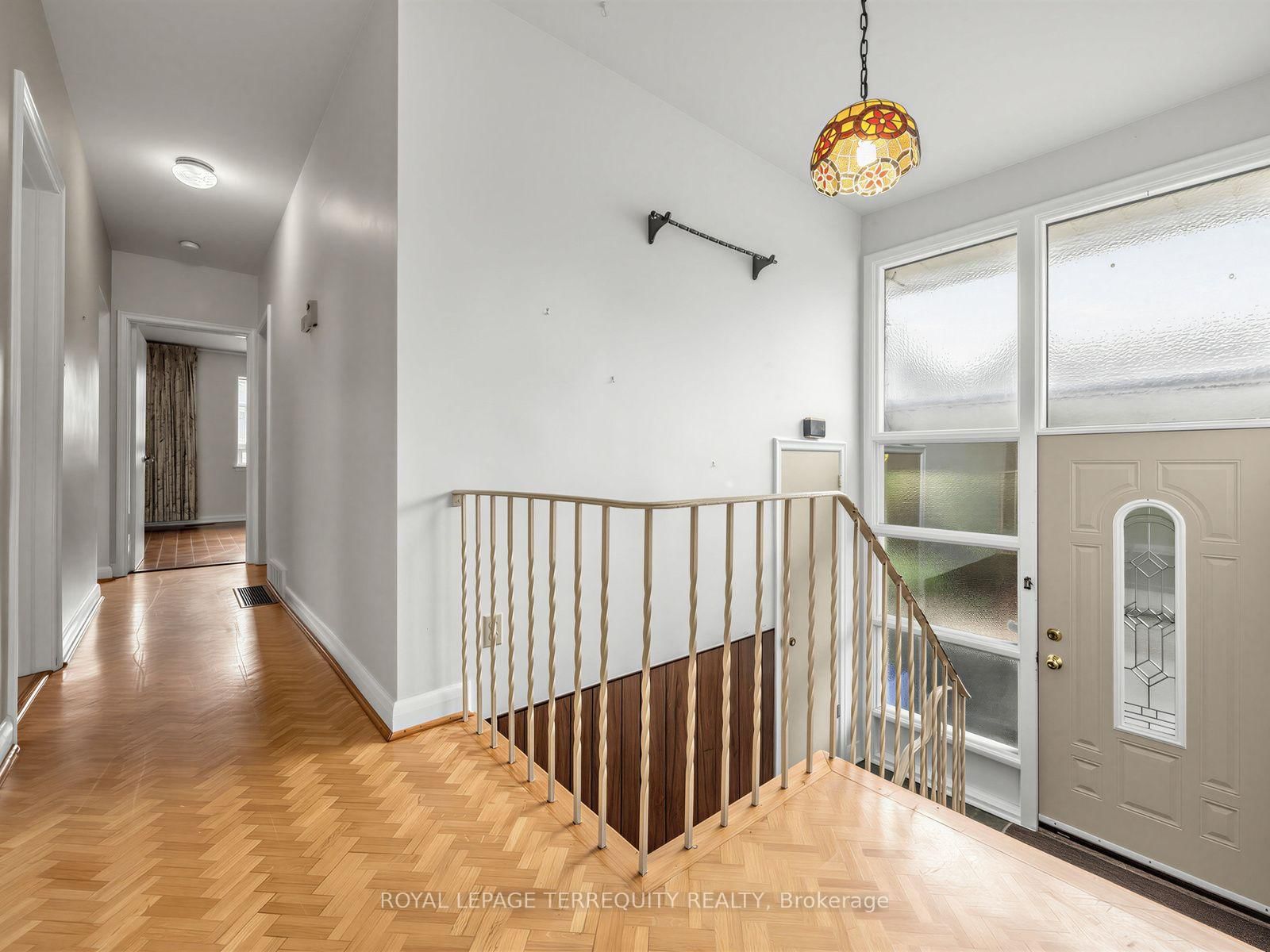359 Renforth Drive • Toronto, ON photo 23