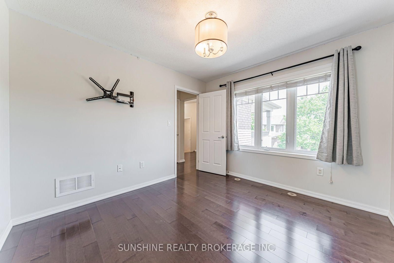 360 Prosser Circle • Milton, ON photo 15