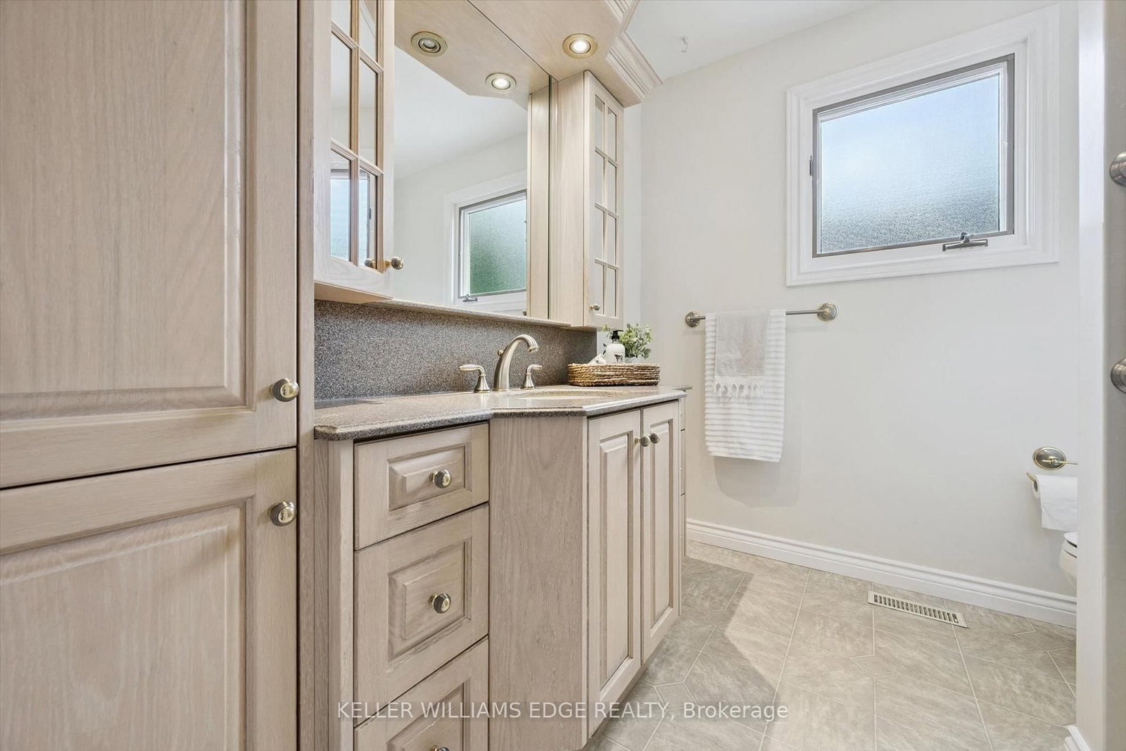 495 Tipperton Crescent • Oakville, ON photo 29