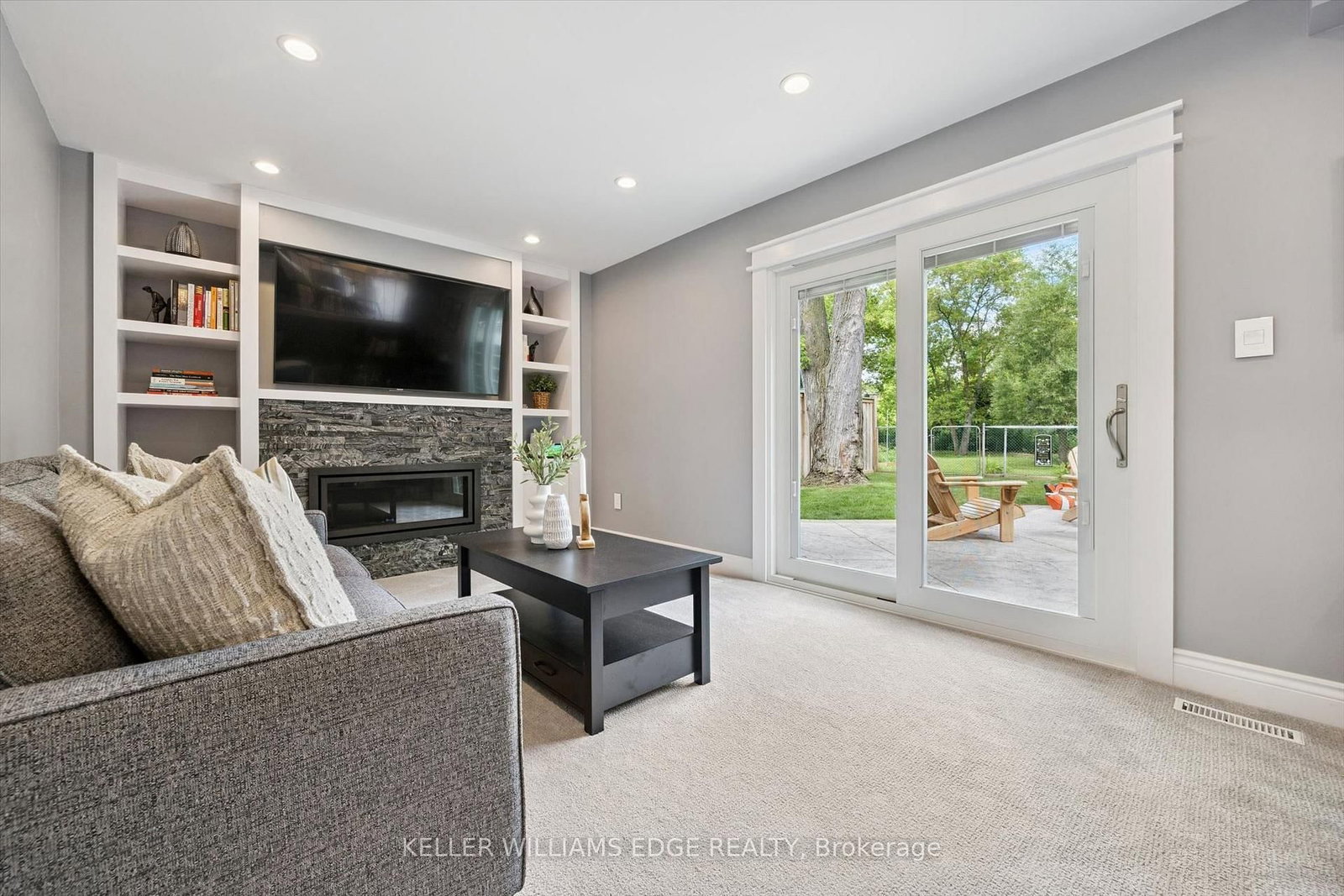 495 Tipperton Crescent • Oakville, ON photo 6