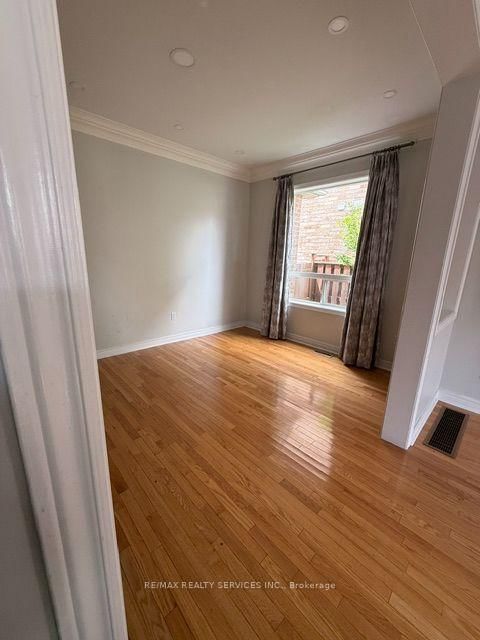 27 Village Lake Crescent • Brampton, ON photo 6