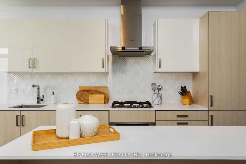 36 Howard Park Ave #603, Toronto, Ontario