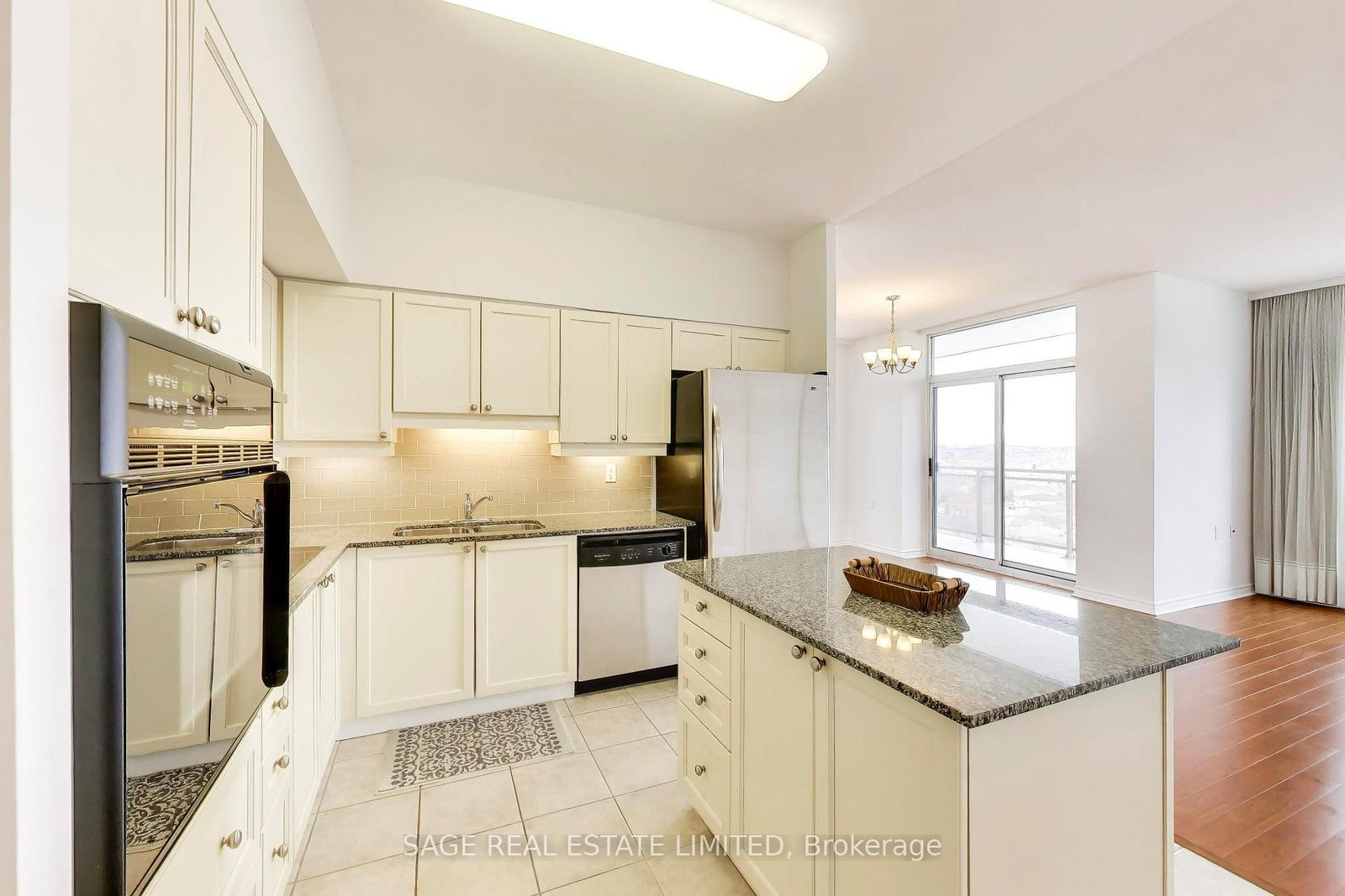 810 Scollard Court • #902 • Mississauga, ON photo 13