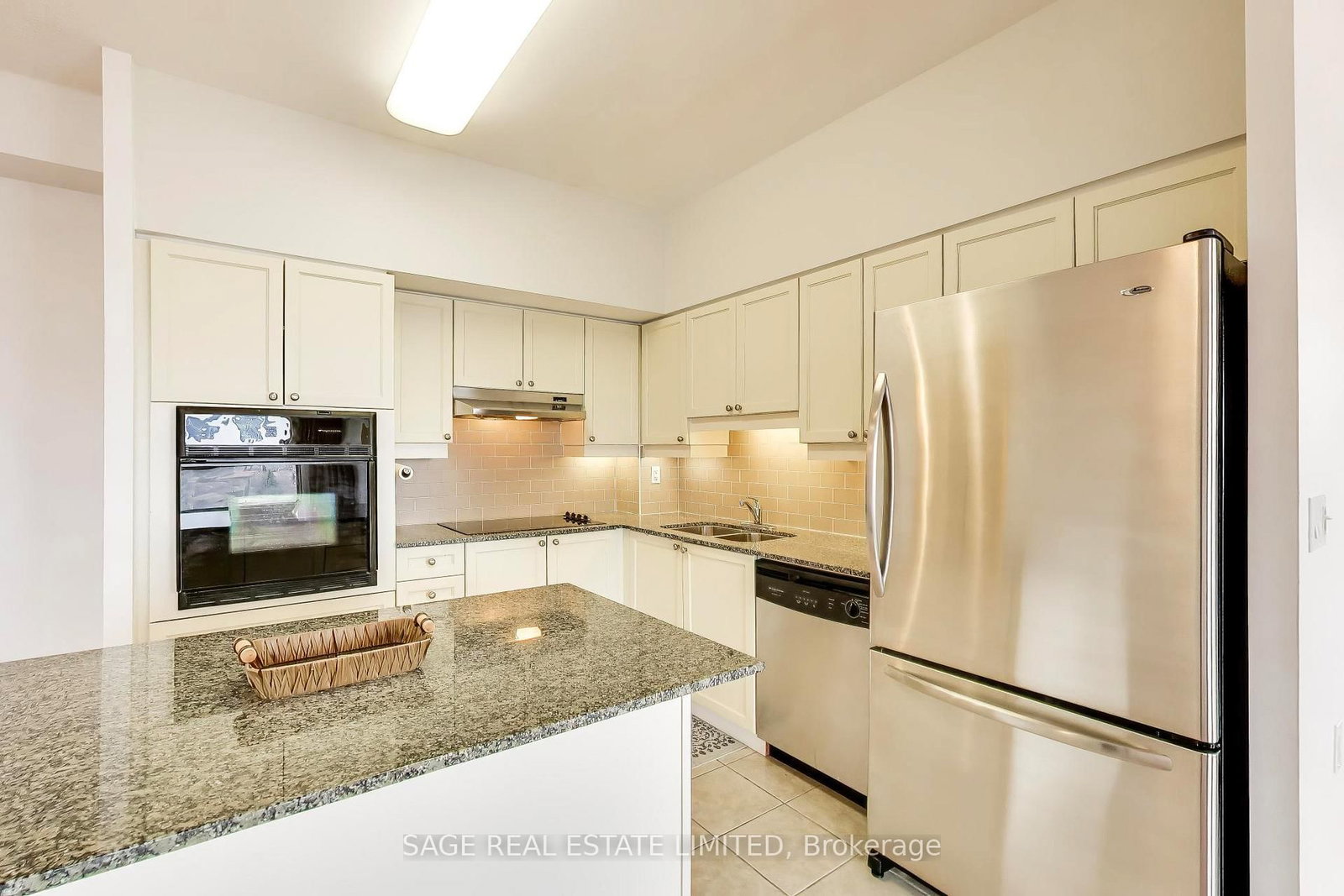 810 Scollard Court • #902 • Mississauga, ON photo 14