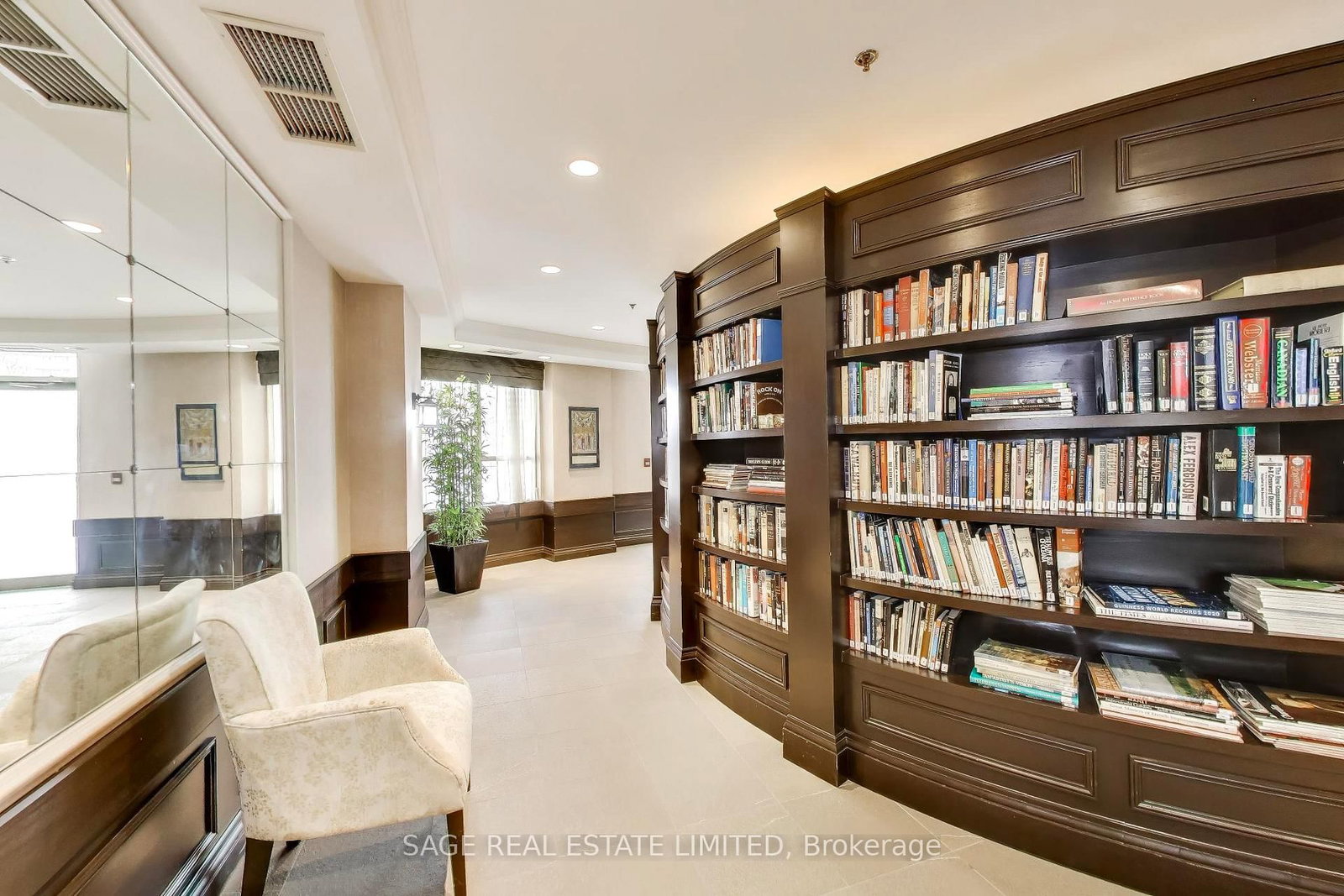 810 Scollard Court • #902 • Mississauga, ON photo 38