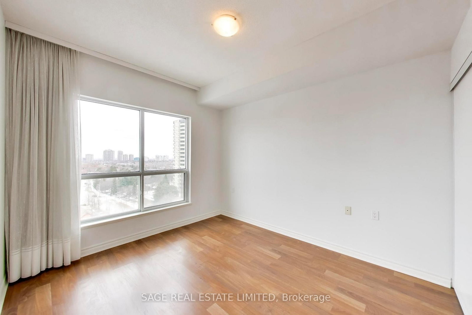810 Scollard Court • #902 • Mississauga, ON photo 9