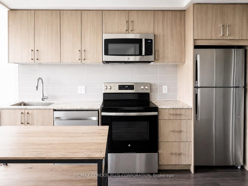 424 - 4010 Eglinton Avenue W