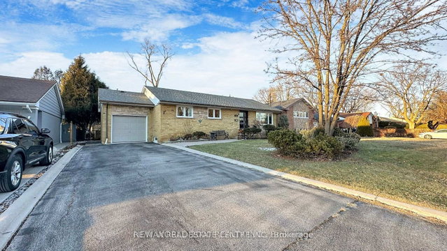10 Suburban Drive W