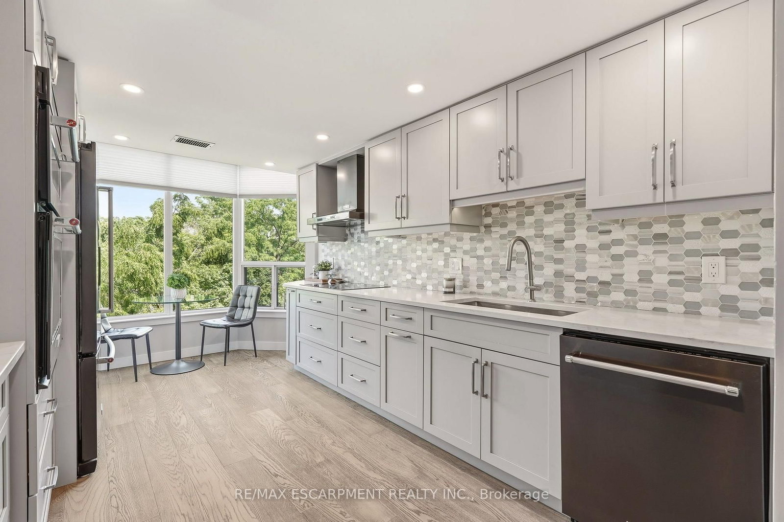 2121 Lakeshore Road • #507 • Burlington, ON photo 10