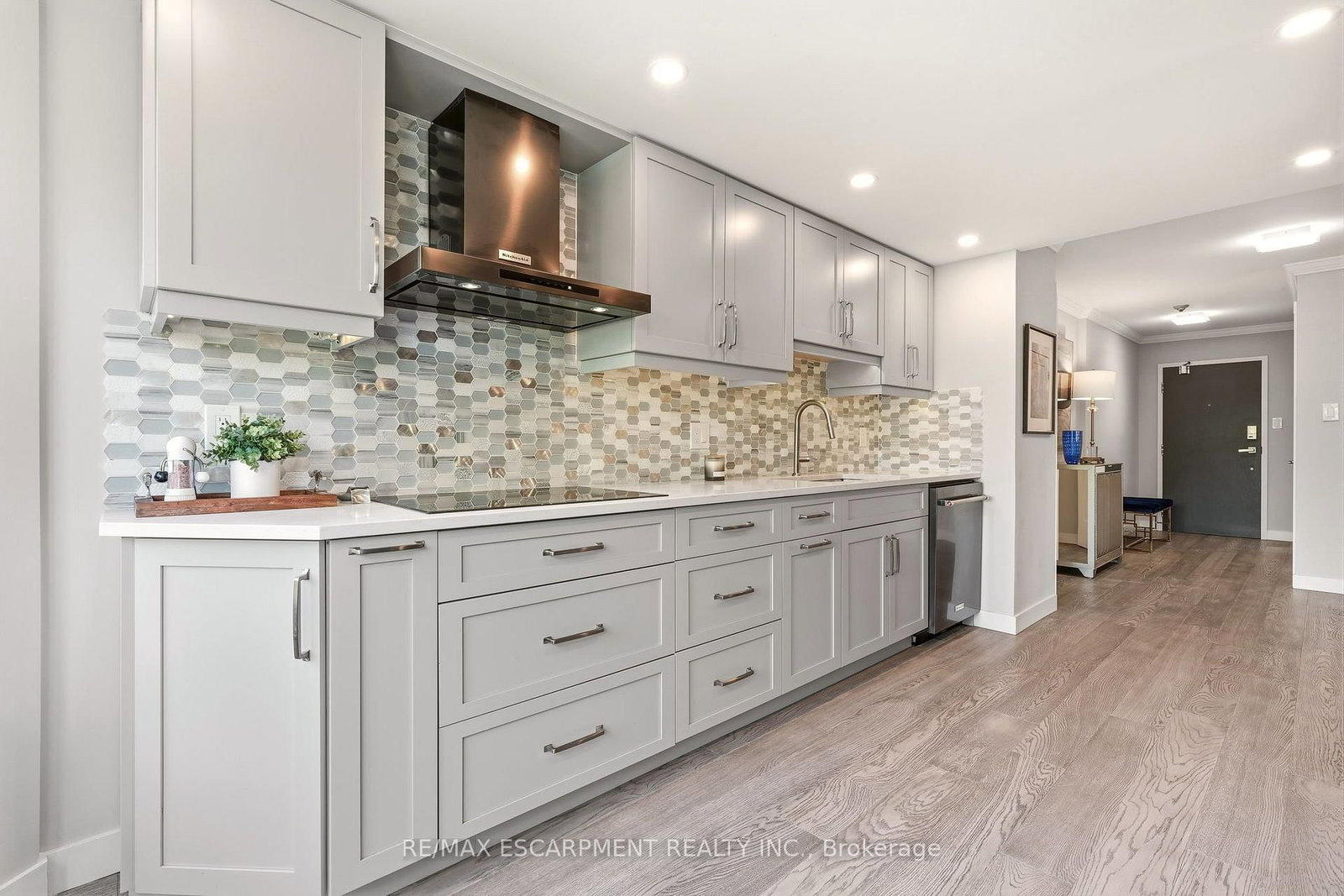 2121 Lakeshore Road • #507 • Burlington, ON photo 12