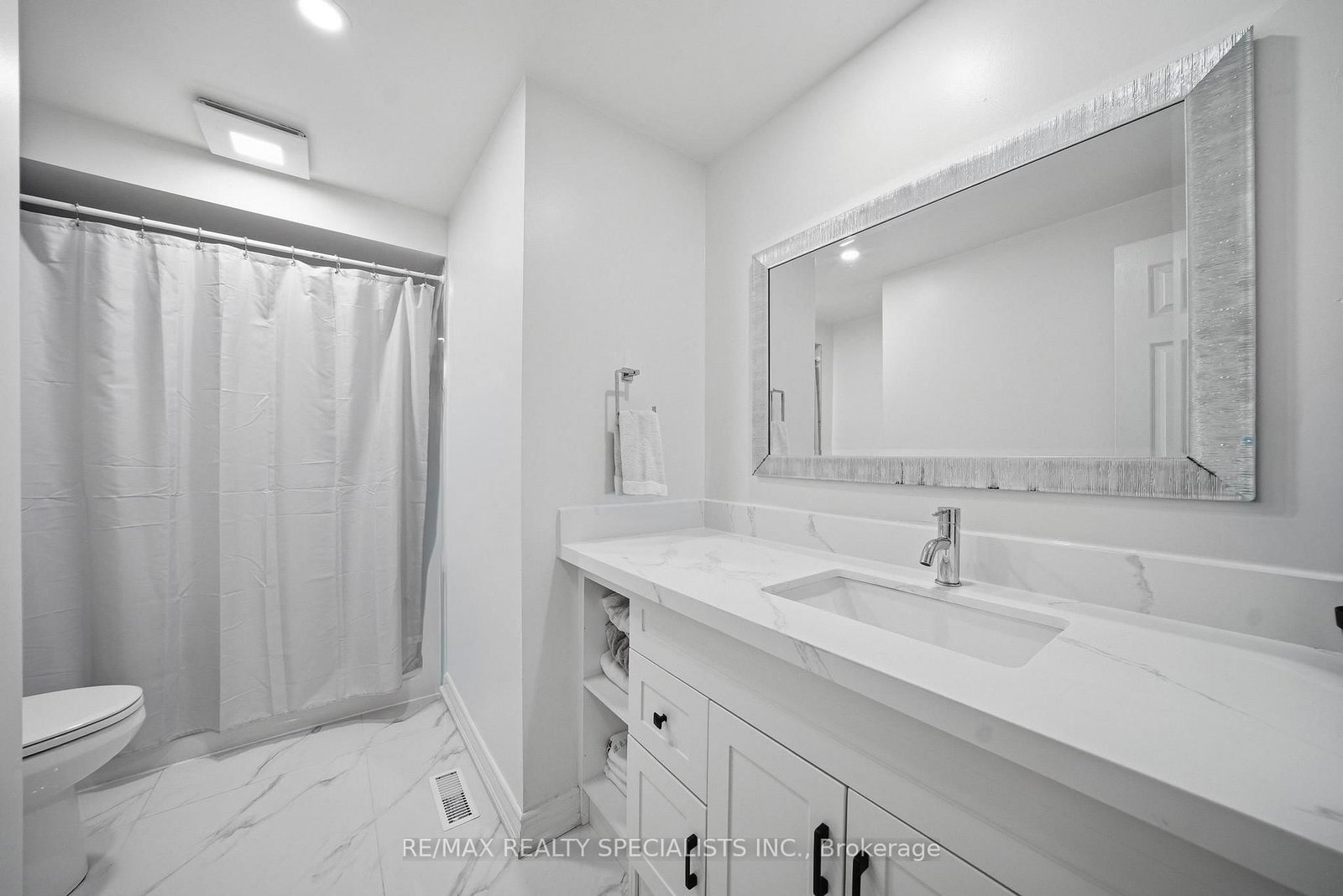 5235 HUNTINGFIELD Drive • Mississauga, ON photo 21