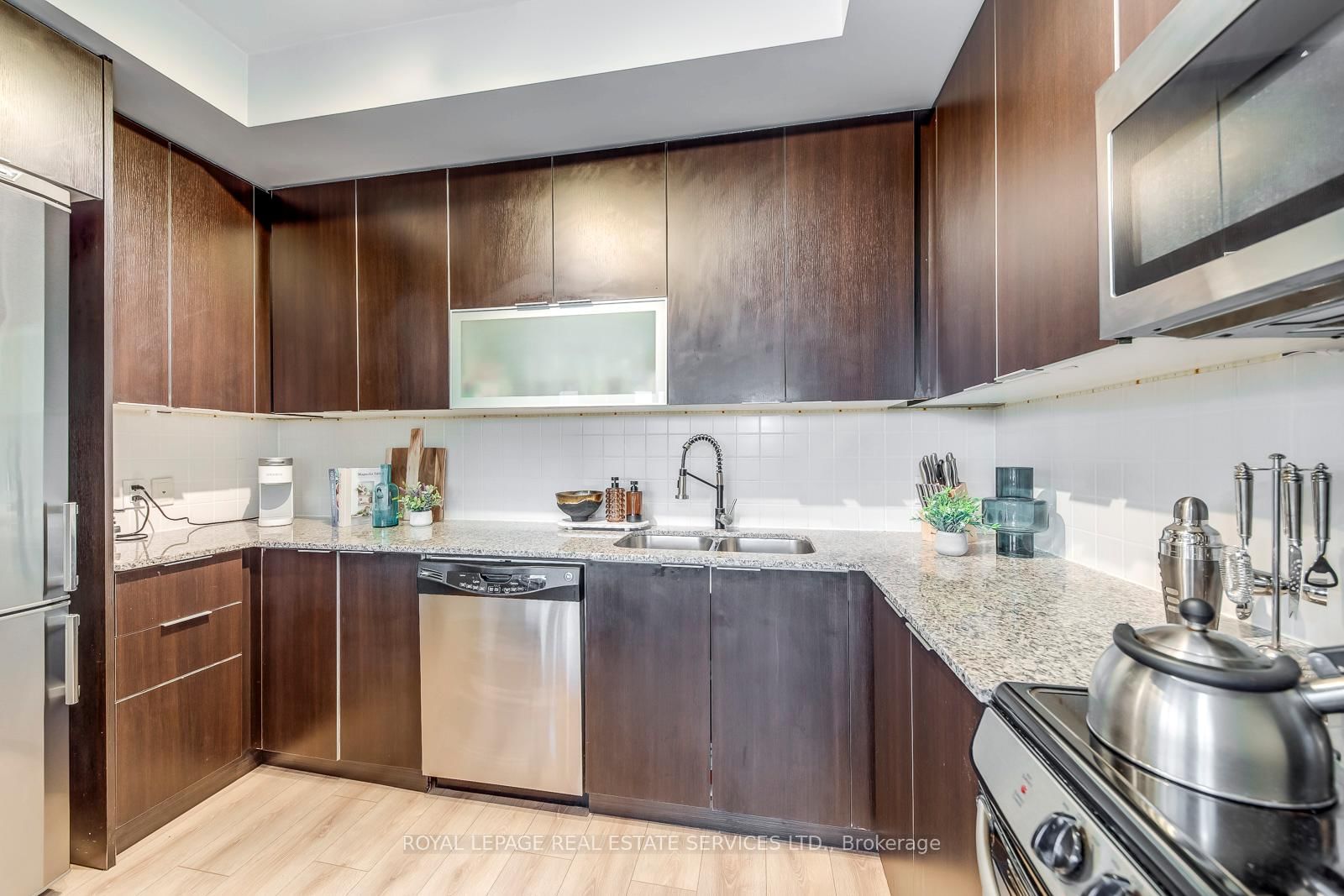 16 Brookers Toronto,ON M8V 0A5 — Photo 12