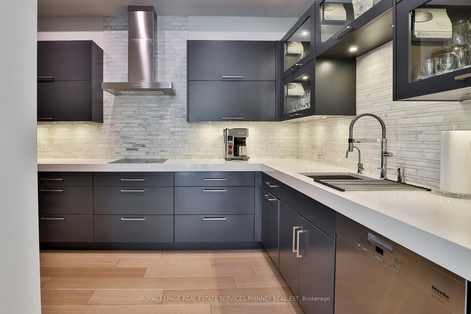 1102 Crestview Street • Oakville, ON photo 12