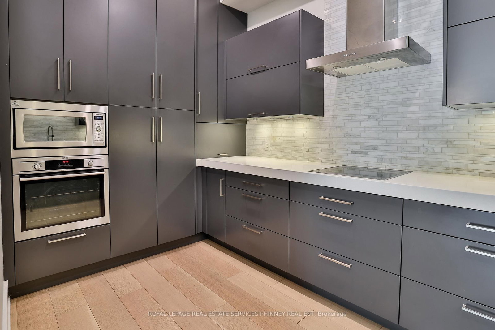 1102 Crestview Street • Oakville, ON photo 13