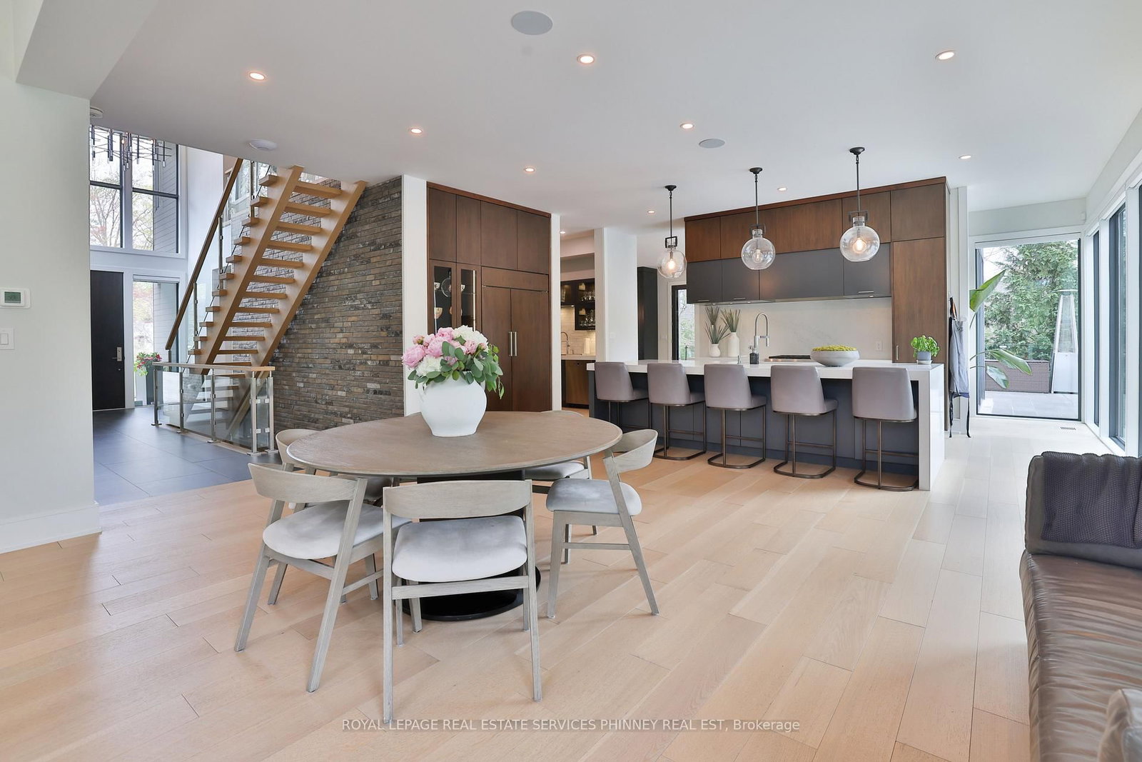 1102 Crestview Street • Oakville, ON photo 17