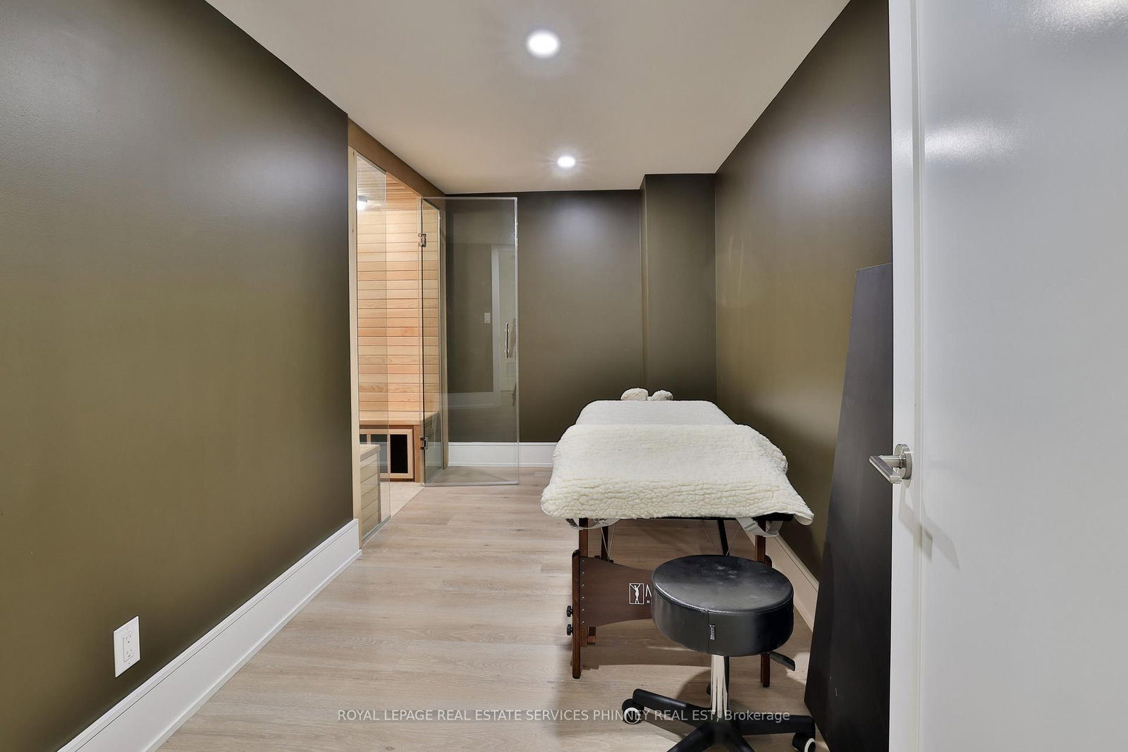 1102 Crestview Street • Oakville, ON photo 40