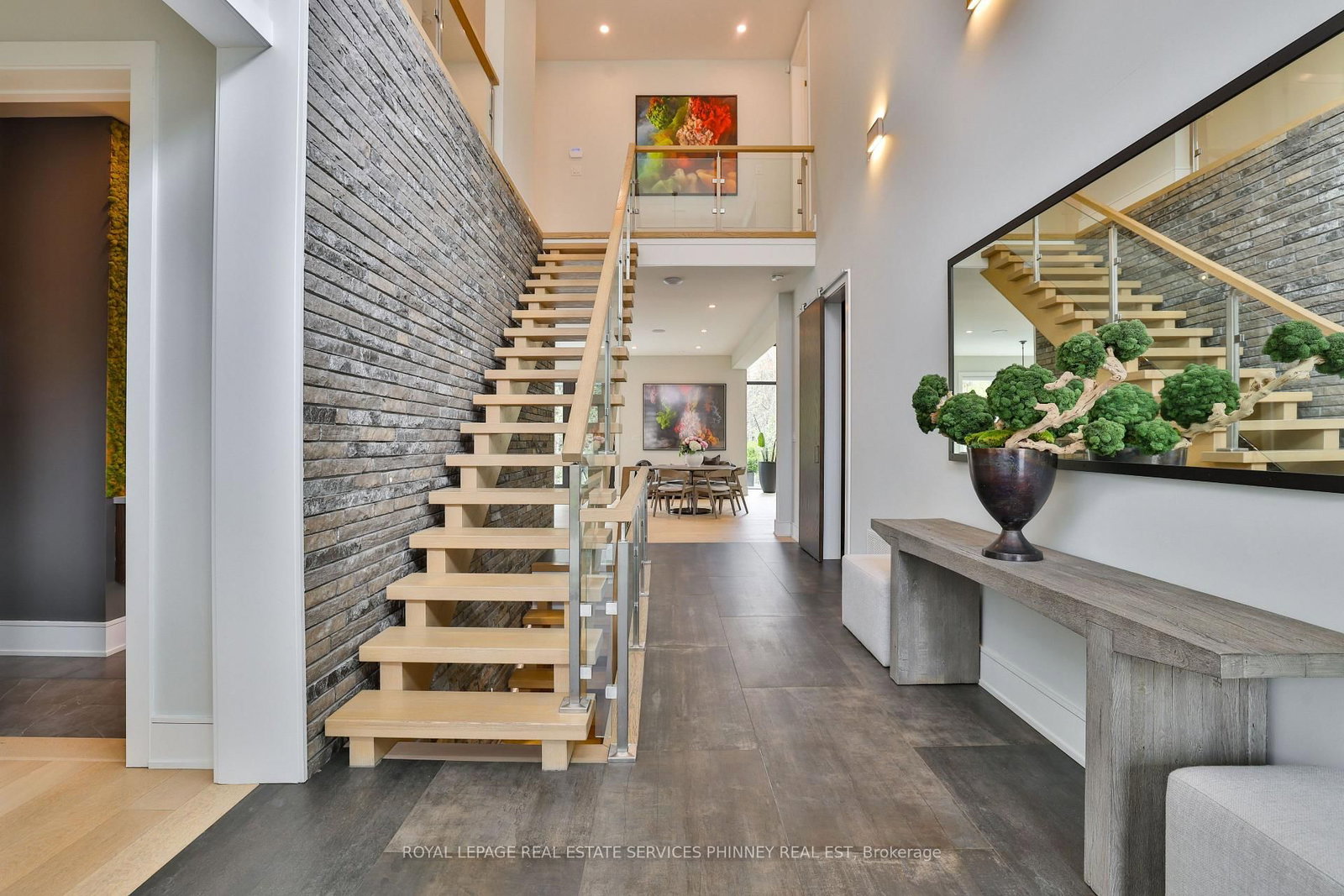 1102 Crestview Street • Oakville, ON photo 6