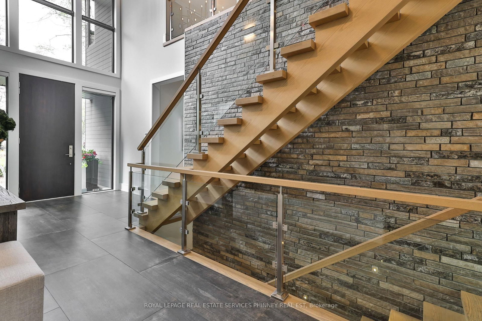 1102 Crestview Street • Oakville, ON photo 8