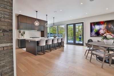 1102 Crestview Street • Oakville, ON photo 9