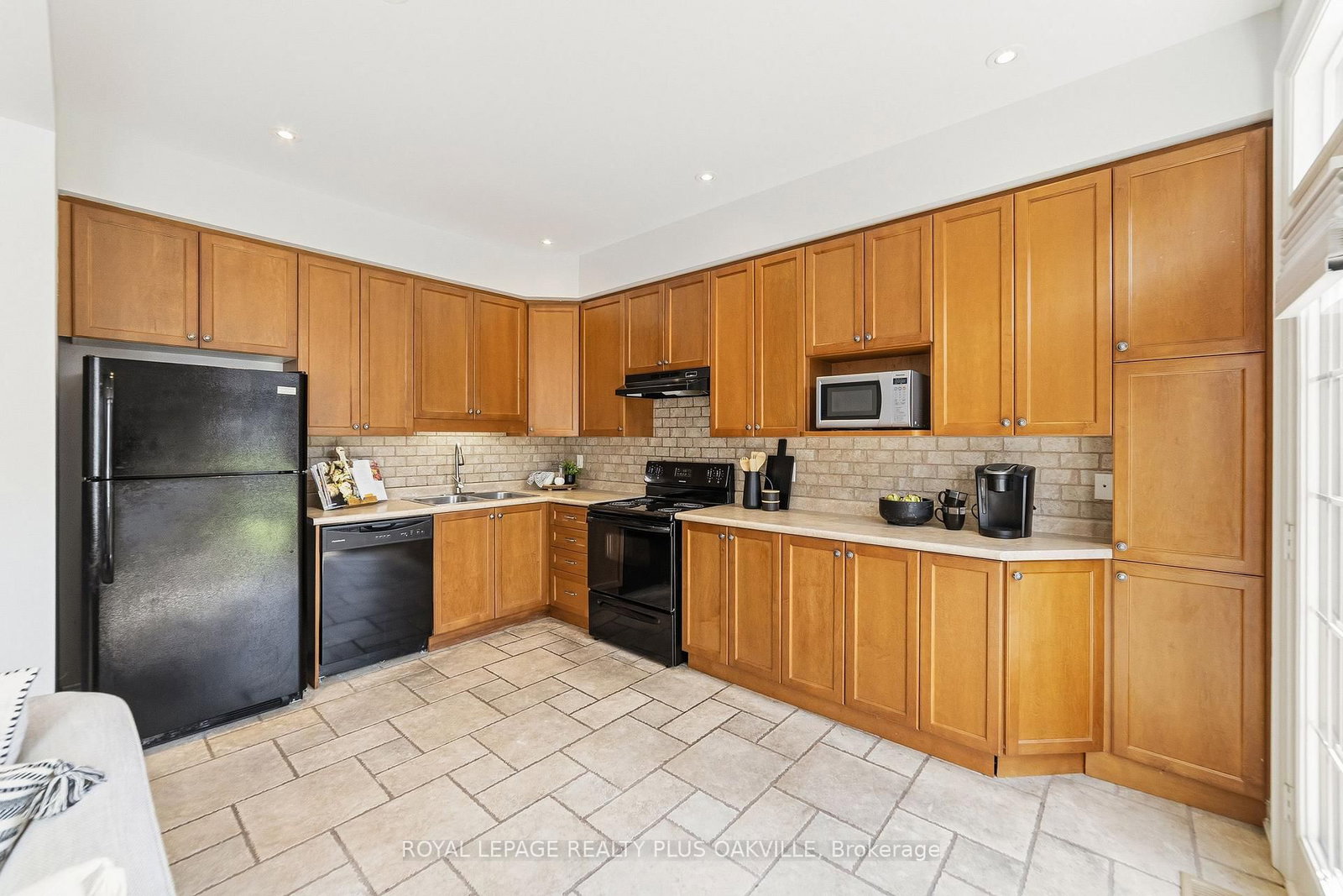 2282 Orchard Road • #24 • Burlington, ON photo 13