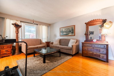 1315 Rosemary Crescent — photo 6