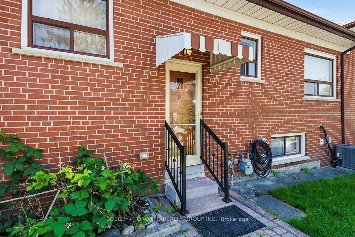 Lower-146 Earlscourt Avenue, Toronto, ON, photo 2