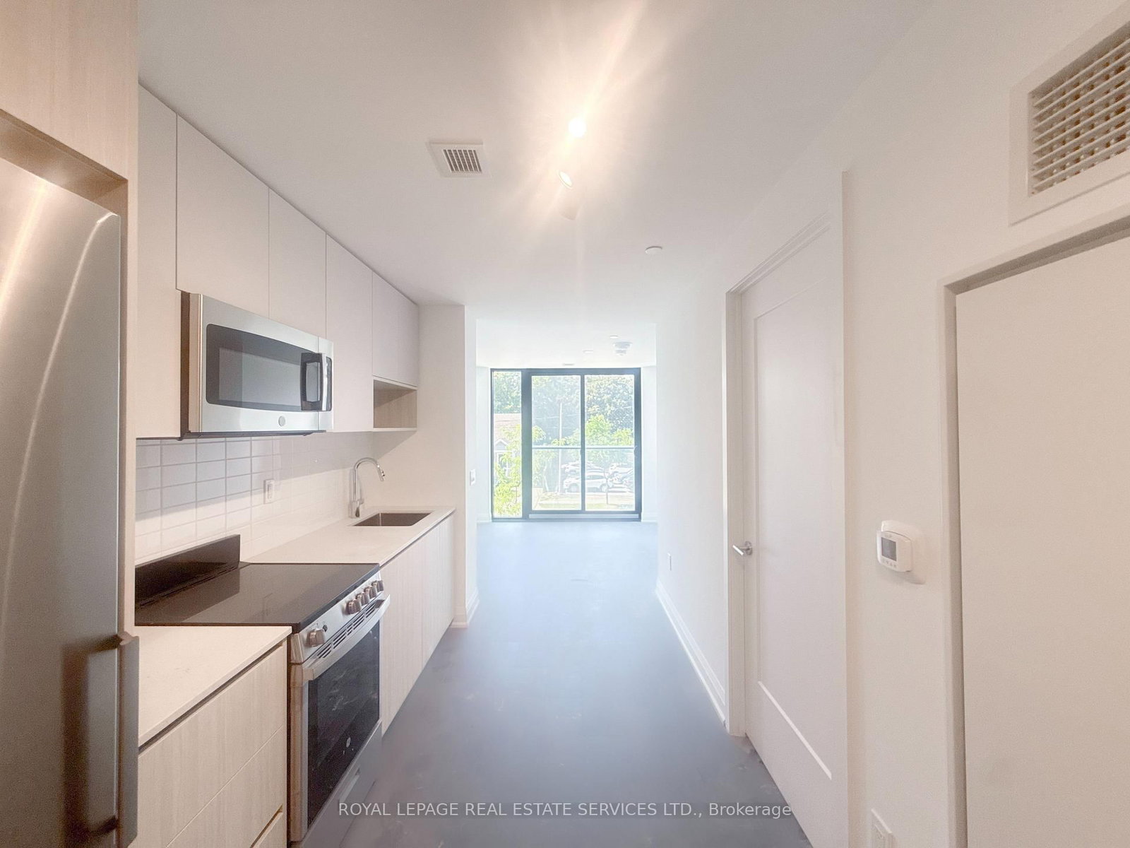 105 Upper-799 The Queensway, Toronto, ON, photo 2