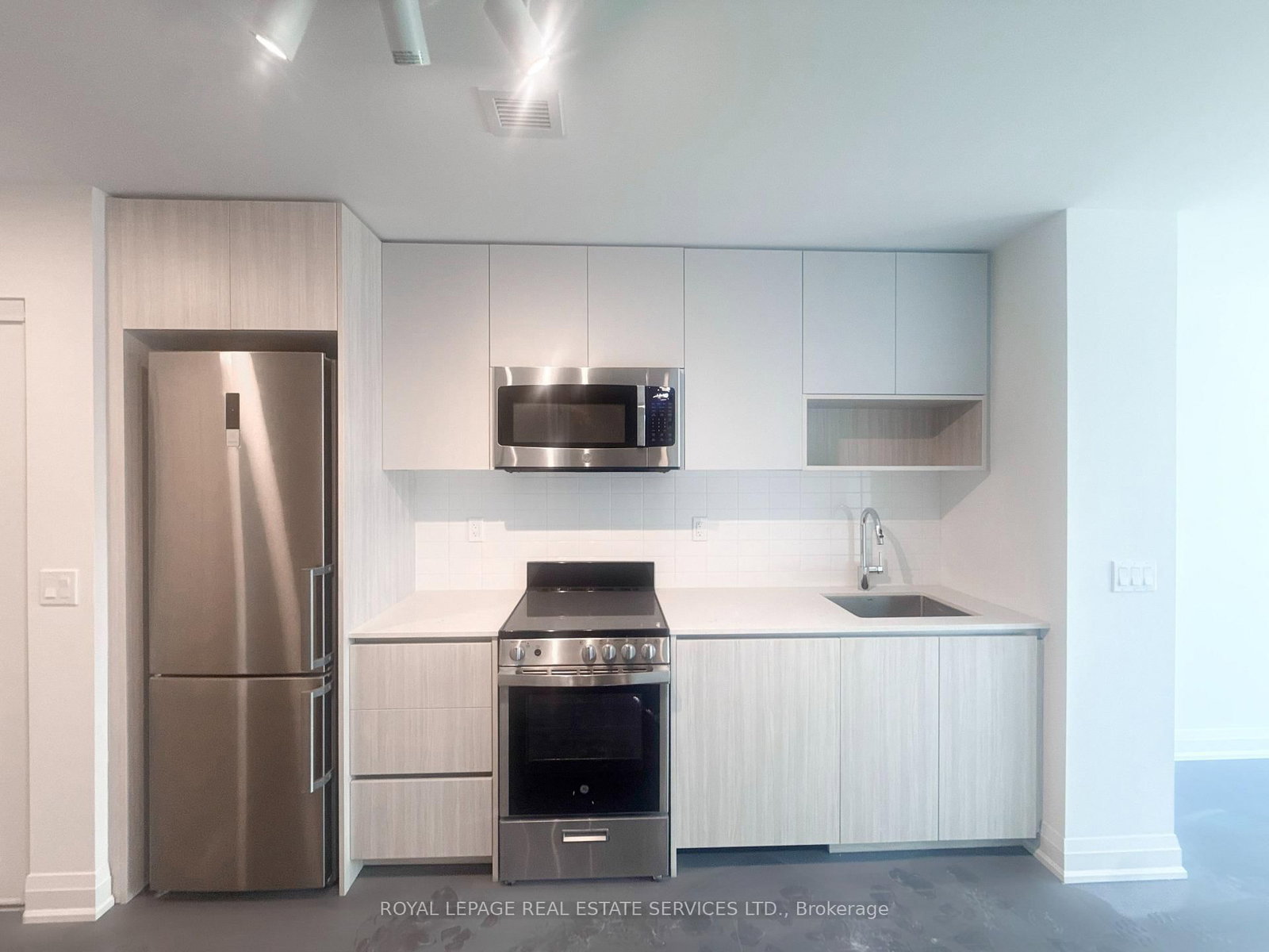 105 Upper-799 The Queensway, Toronto, ON, photo 5