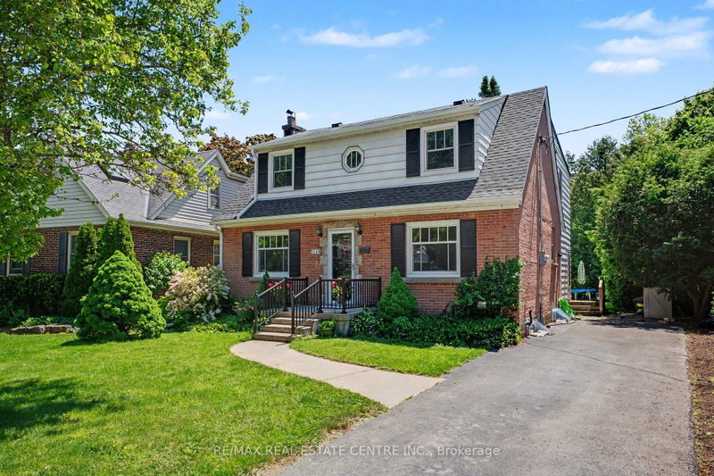 2068 Wellington Avenue, Burlington