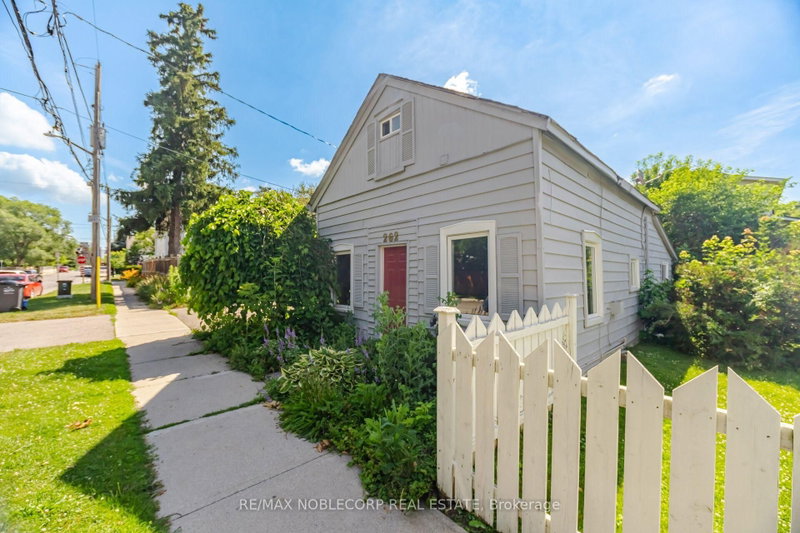 262 Pine St photo 4