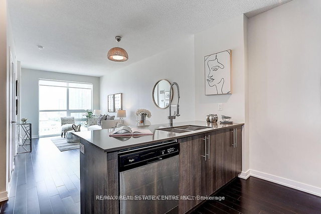 1108 - 510 Curran Place