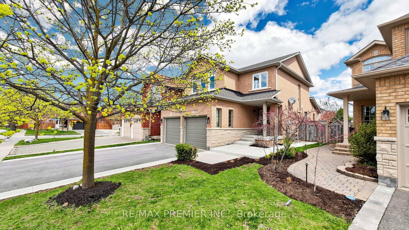 6 Terrastone Court • Caledon, ON photo 2