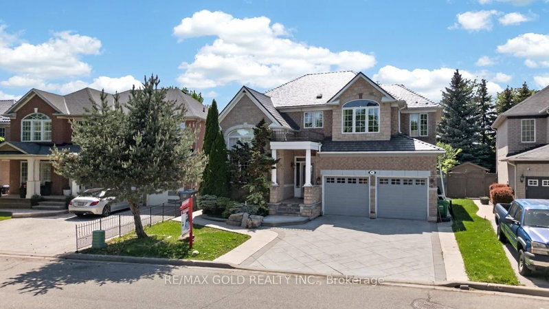 61 Whitwell Drive