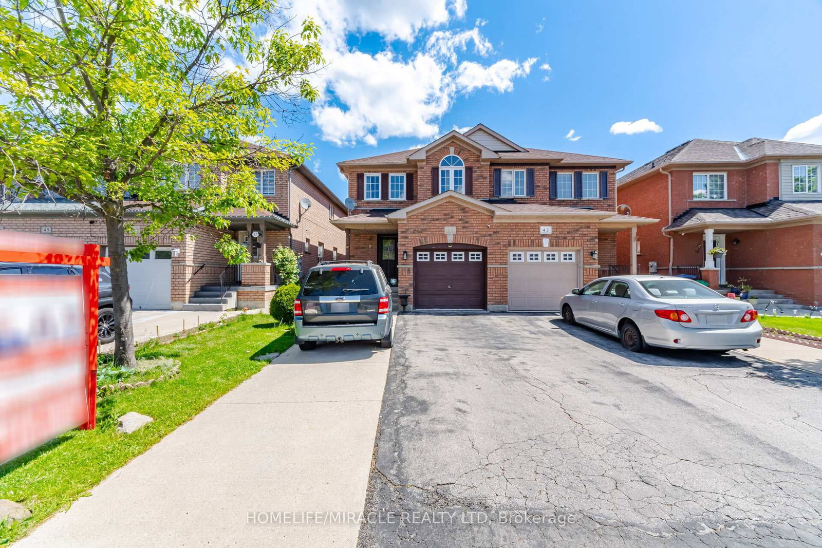 45 Ridgefield Court • Brampton, ON photo 3