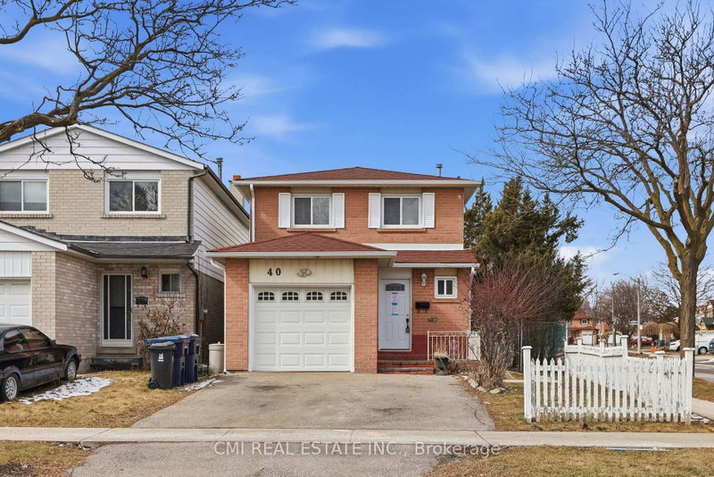 40 Glen Hollow Avenue