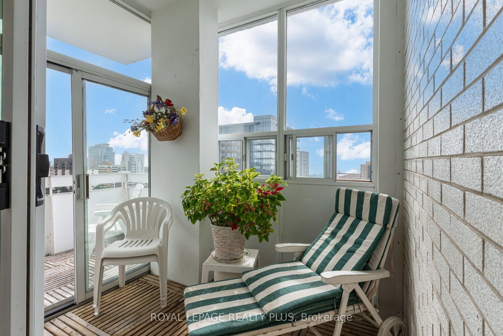 39 Stavebank Road N • #PH 4 • Mississauga, ON photo 21