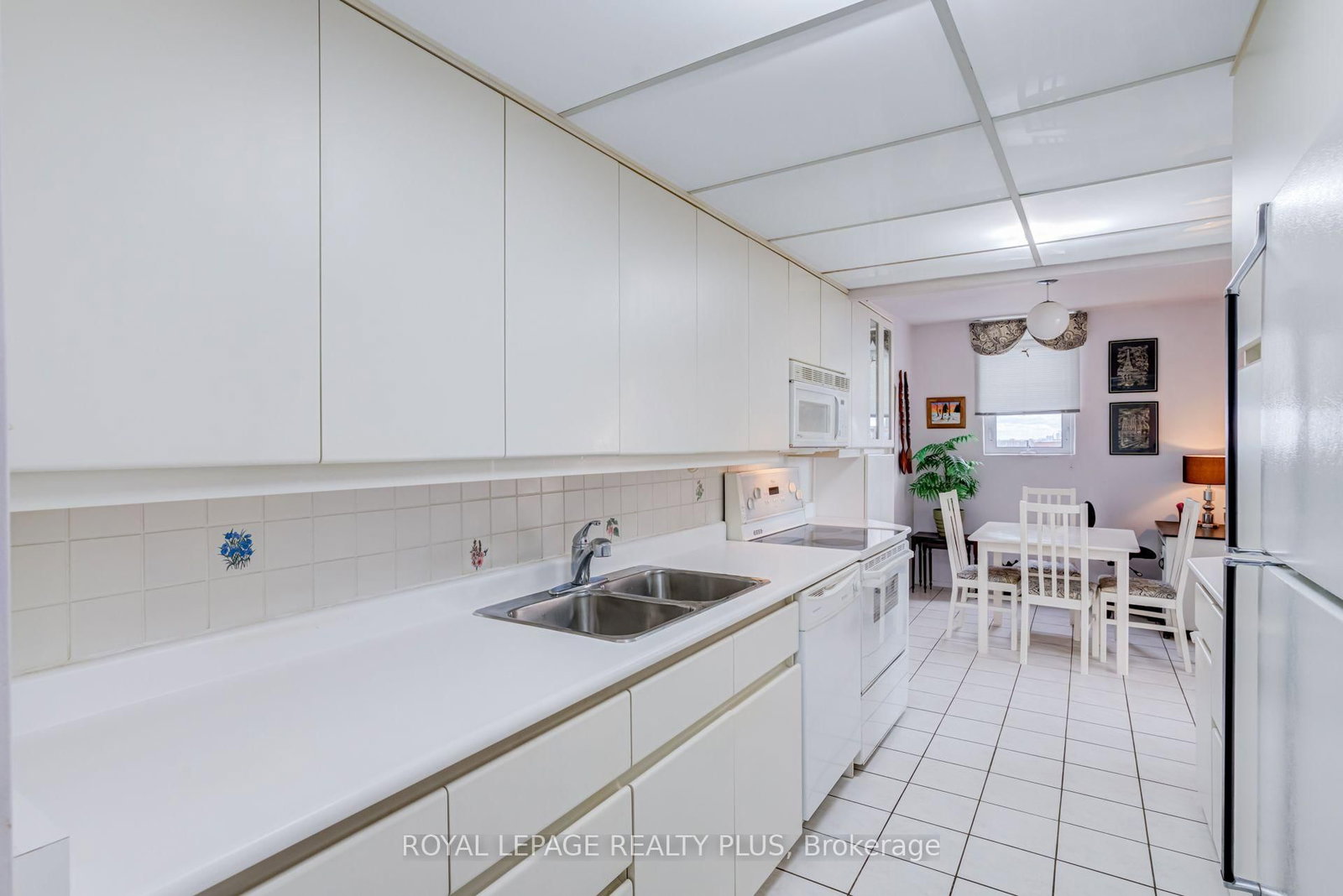 39 Stavebank Road N • #PH 4 • Mississauga, ON photo 6