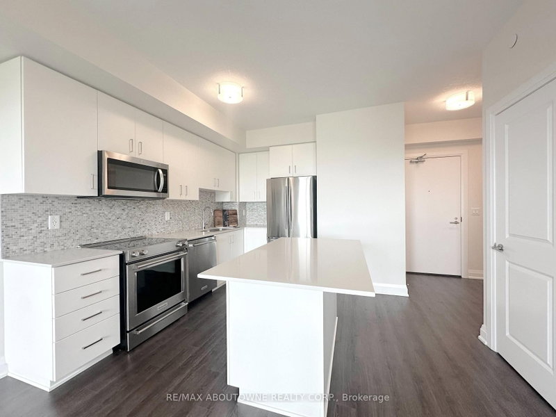 411 - 2333 Taunton Road