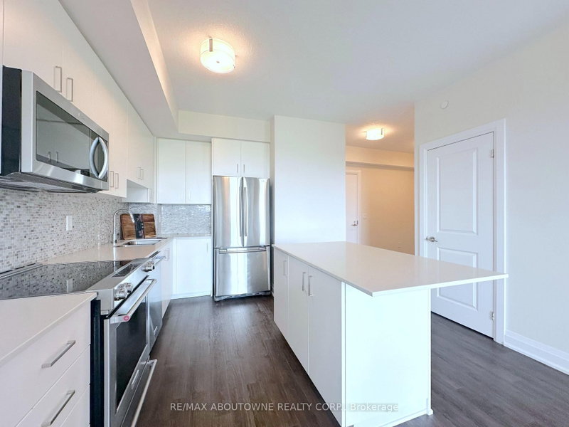 411 - 2333 Taunton Road