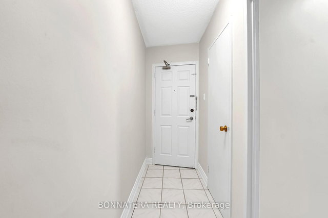 905 - 3065 Queen Frederica Drive