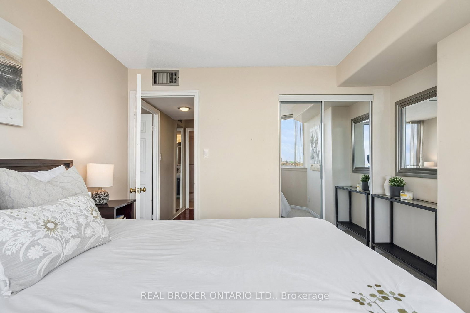 880 W Dundas Street • #503 • Mississauga, ON photo 23