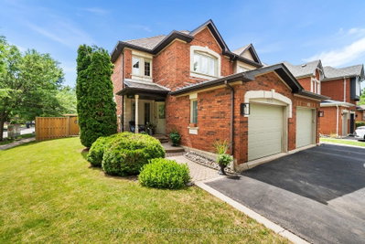 6916 Yarrow Avenue • Mississauga, ON photo 3