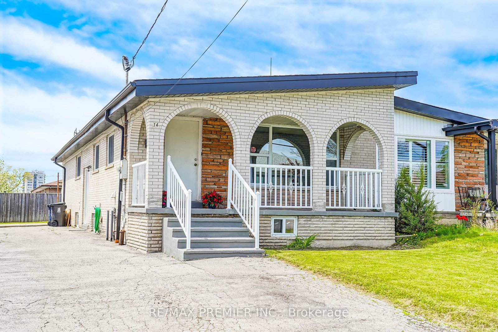 14 Yatescastle Drive, Toronto, ON