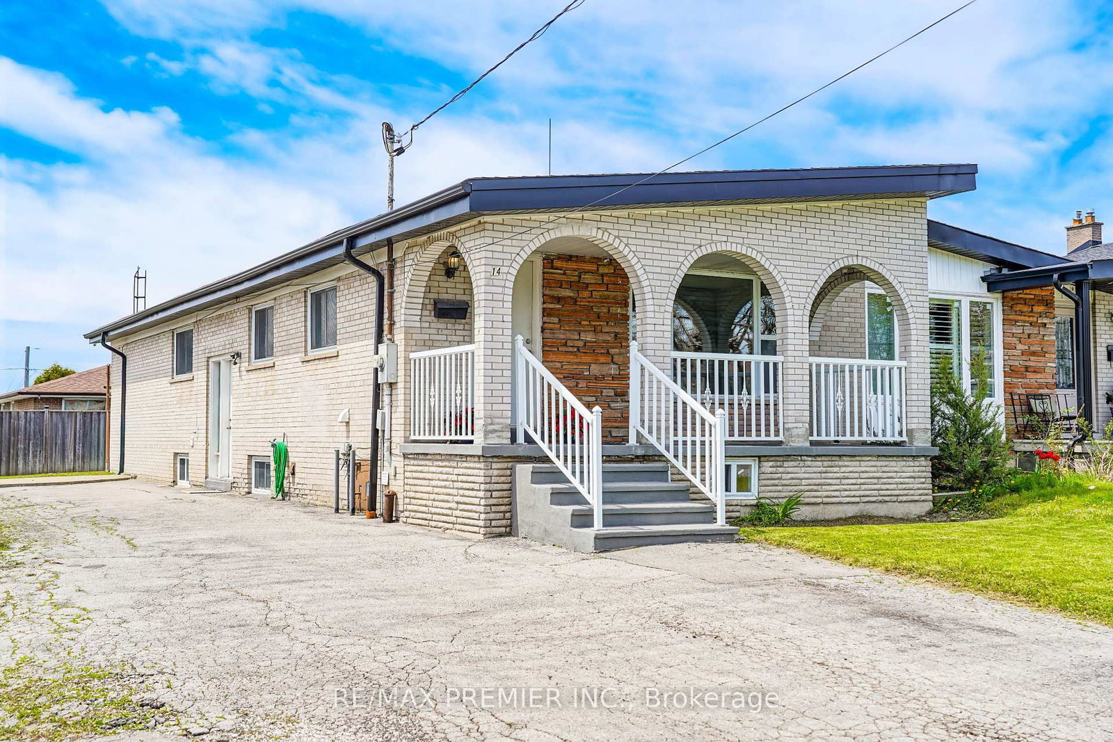 Property at 14 Yatescastle