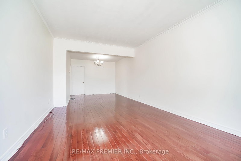 14 Yatescastle Toronto,ON M3L 2B8 — Photo 12