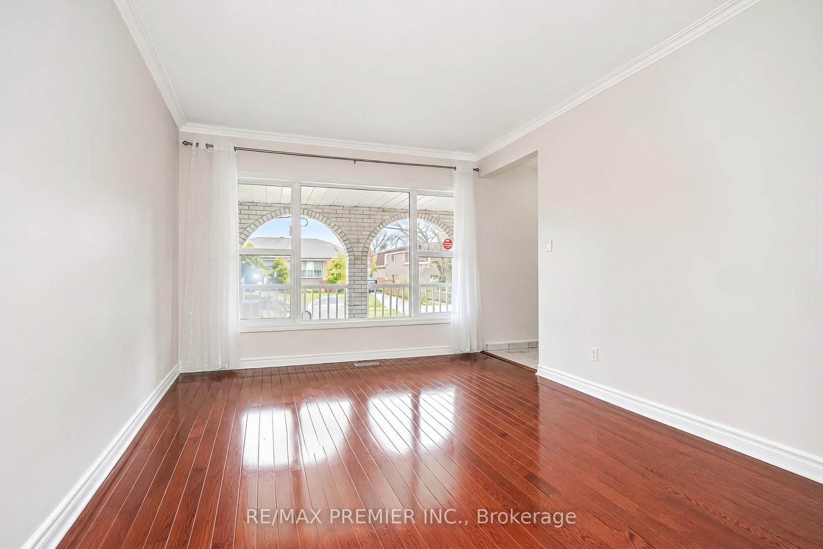 14 Yatescastle Drive • Toronto, ON photo 13