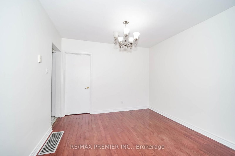 14 Yatescastle Toronto,ON M3L 2B8 — Photo 13